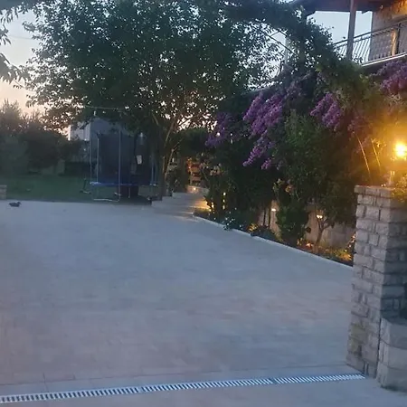 Lucic Апартаменты Murvica (Policnik)